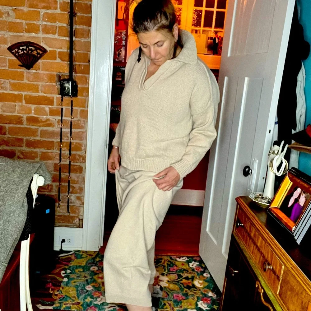 Women’s V-Neck Pullover Sweater in Oatmeal
